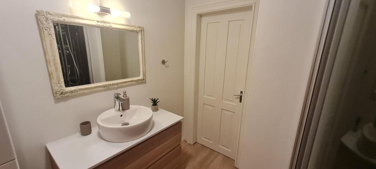 Appartement In The Heart Of Akureyri Extérieur photo